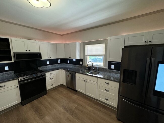 Building Photo - Charming Hillsborough Ranch!
