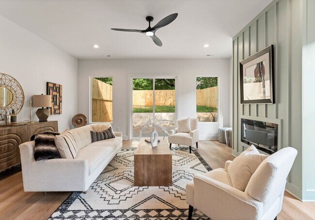 Building Photo - 2417 Pruitt St