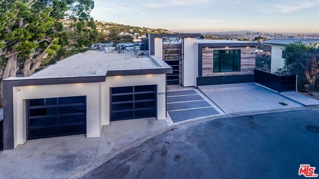 Building Photo - 8401 Wyndham Rd