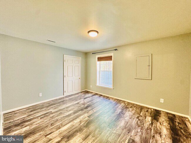 Building Photo - 28 Scotland Cir