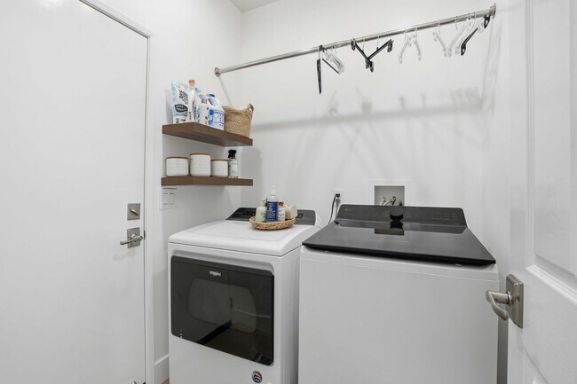 Building Photo - 24051 Via Cresta
