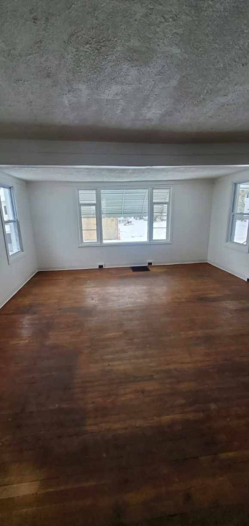 Building Photo - Charming 2-Bedroom Property in Prime Location