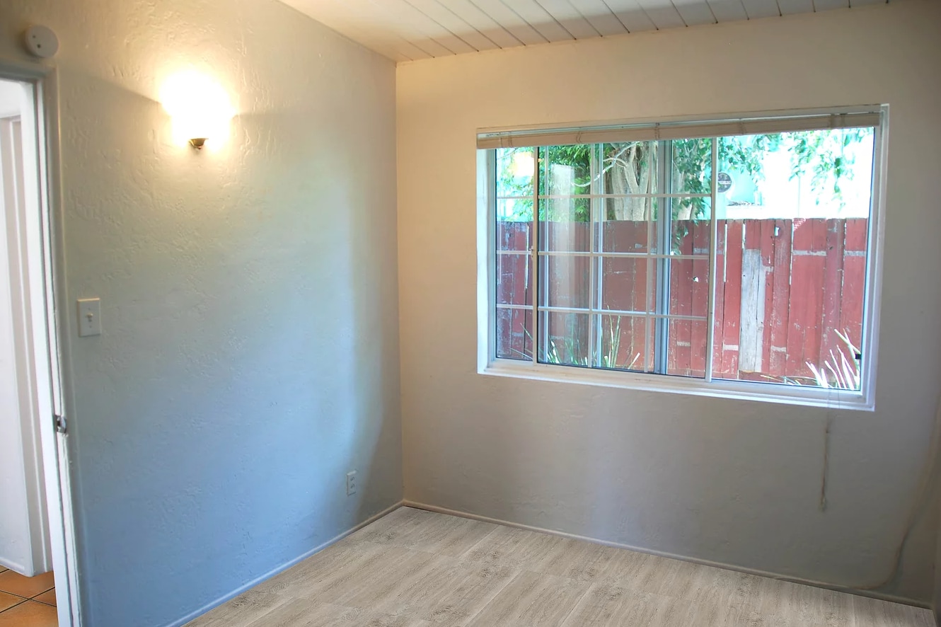 Unit B - Bedroom - 1025 El Embarcadero Rd