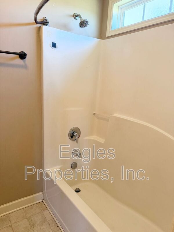 Building Photo - 312 Charlie Braswell Rd