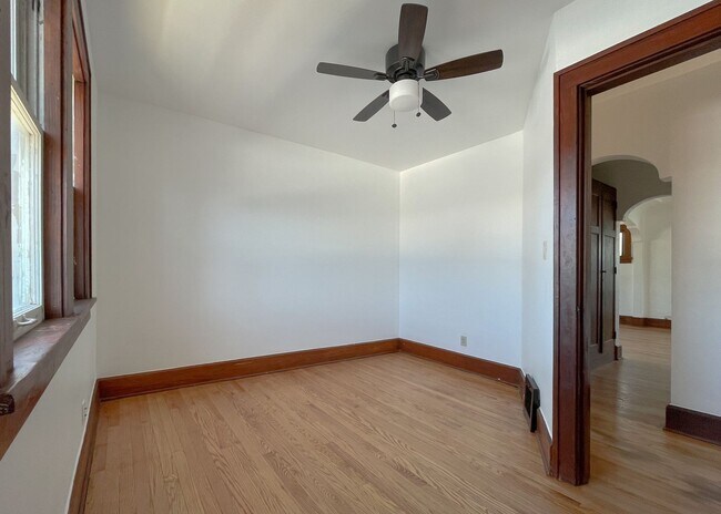 Building Photo - 1605 Yout St