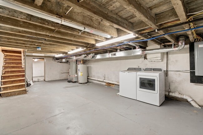 Building Photo - 1638 Latona St