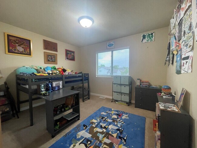 Building Photo - Bellevue Home For Rent!