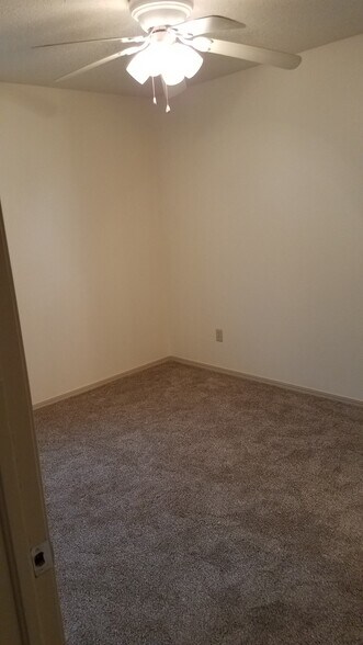 Building Photo - 406 Gayclifee Terrace