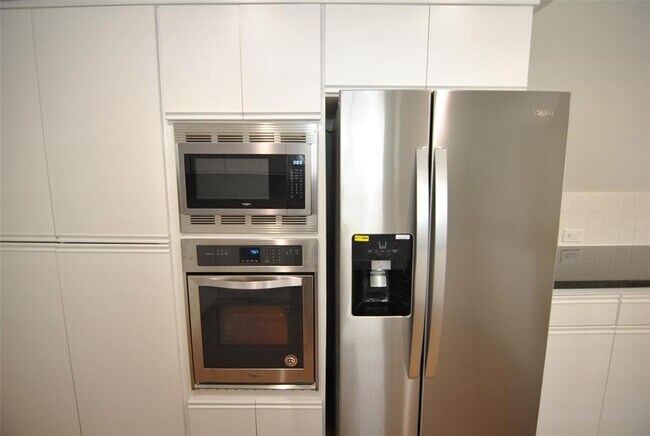 Building Photo - 3519 Latma Dr