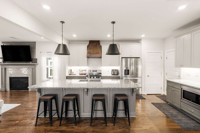 Building Photo - 429 Westboro Dr