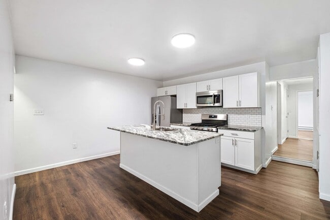 Primary Photo - Totally Updated 3 bed, 3 bath, AMAZING loc...