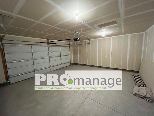 Building Photo - 3 Bed, 2 Bath Town Home w/ 2 Car Garage - BRAND NEW - Idaho Falls