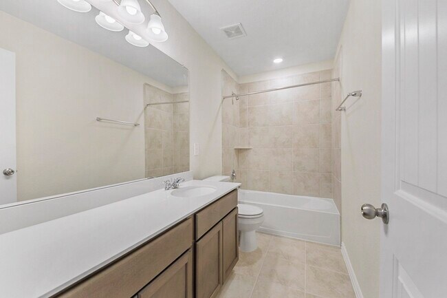 Building Photo - 115 Silver Sky St