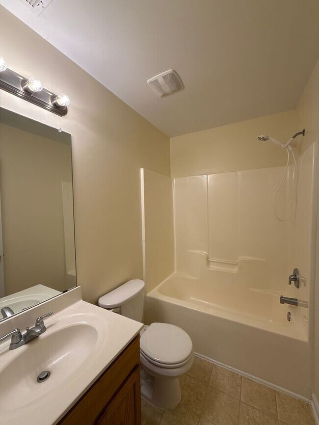 Building Photo - Summerfield Townhomes