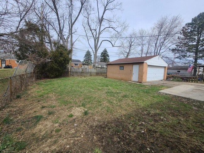 Building Photo - 1868 Argyle Dr