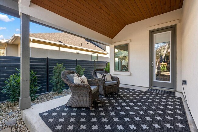 Building Photo - 418 Raleigh Dr