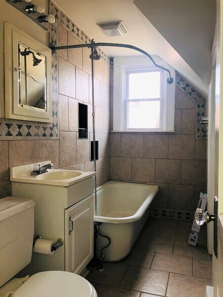 Bathroom Overview - 1108 George