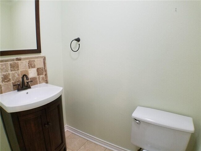Building Photo - 6201 Highland Hills Dr