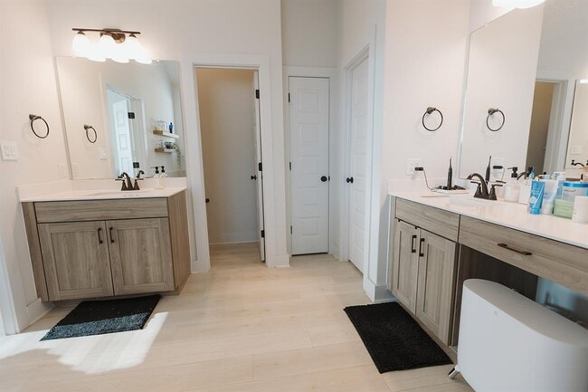 Building Photo - 808 Karst Cv