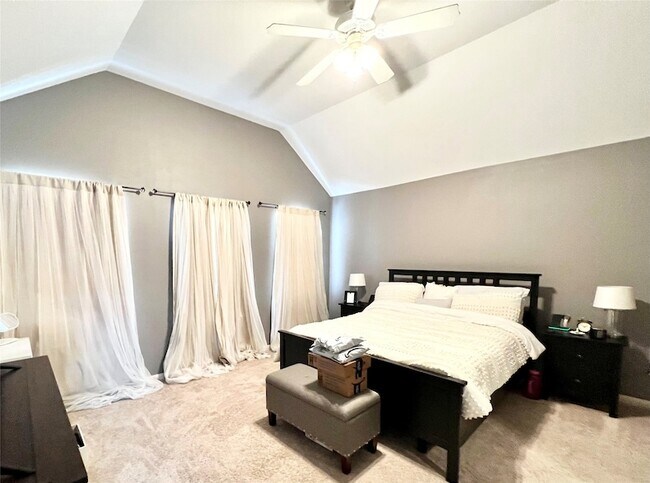 Building Photo - 2225 Naomi St