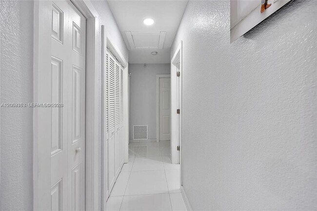 Building Photo - 28835 SW 162nd Ave