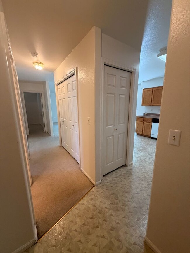 Building Photo - 2-Bedroom 1 1/2- Bathroom Apartment