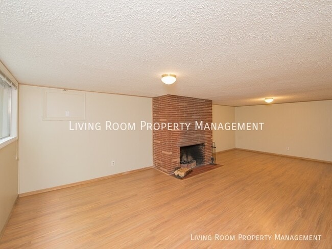 Building Photo - 8607 N Leonard St