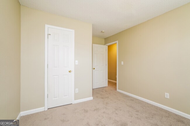 Building Photo - 6354 Klondike River Rd