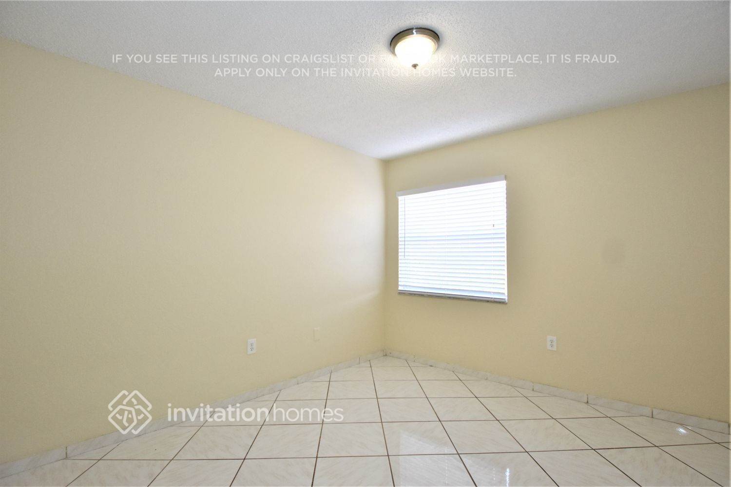 Building Photo - 1095 SW 135th Pl