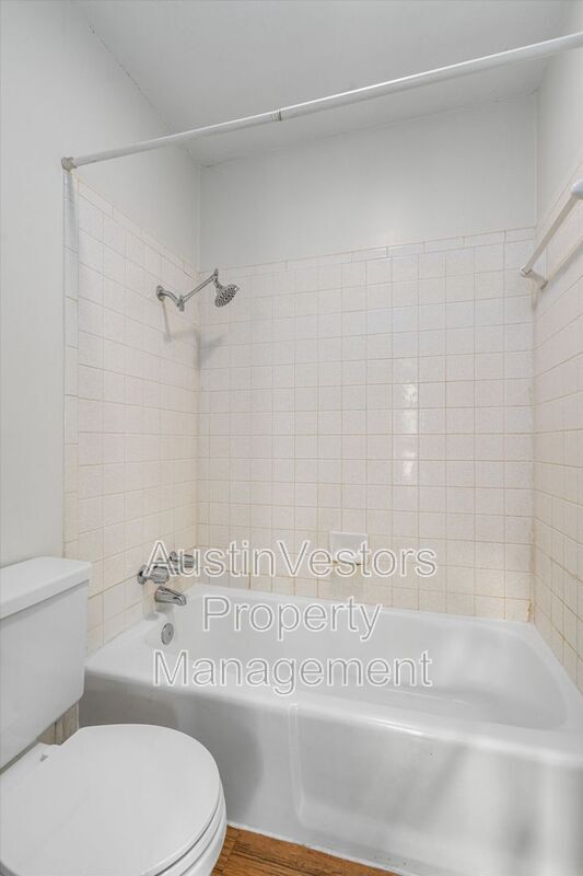 Building Photo - 10057 Woodland Village Dr