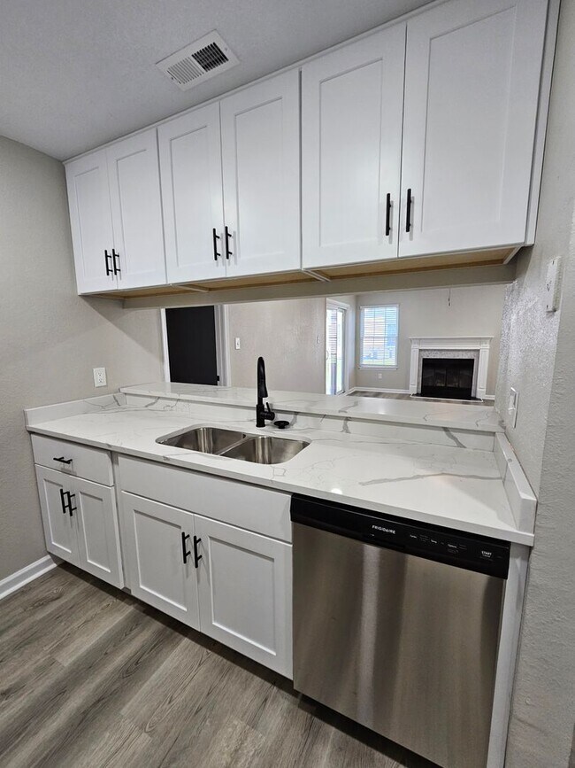 Building Photo - Newpointe Condos