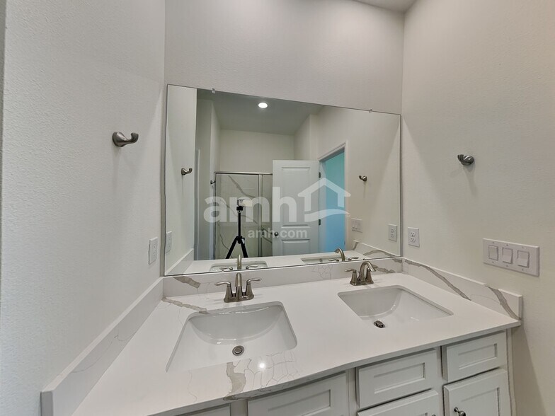 Building Photo - 3775 Lake Bluff Loop