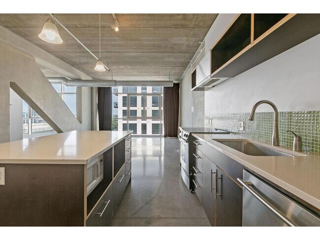 Building Photo - 345 N 6th Ave