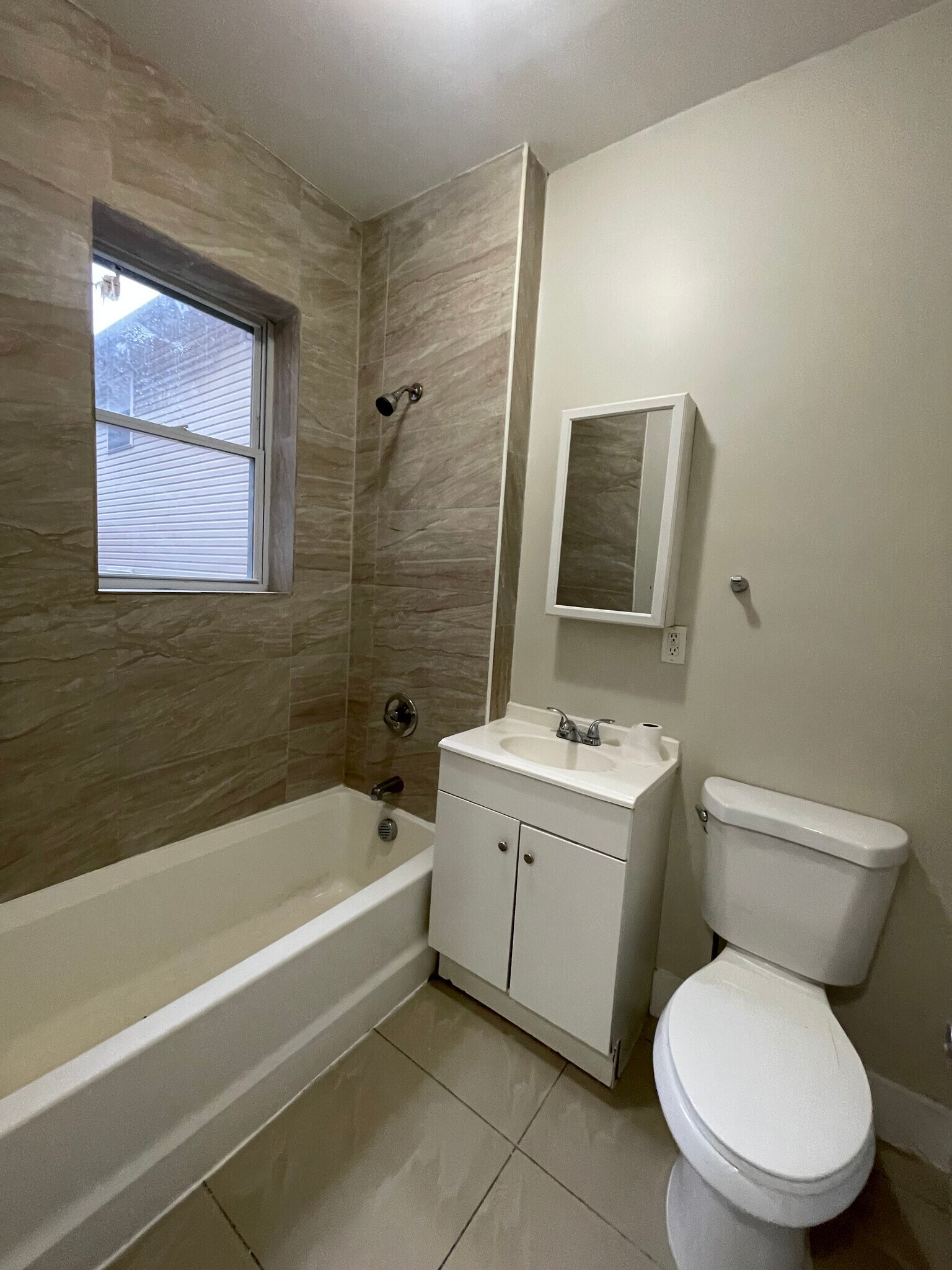 901 Bergen St 2C - 905 Bergen St
