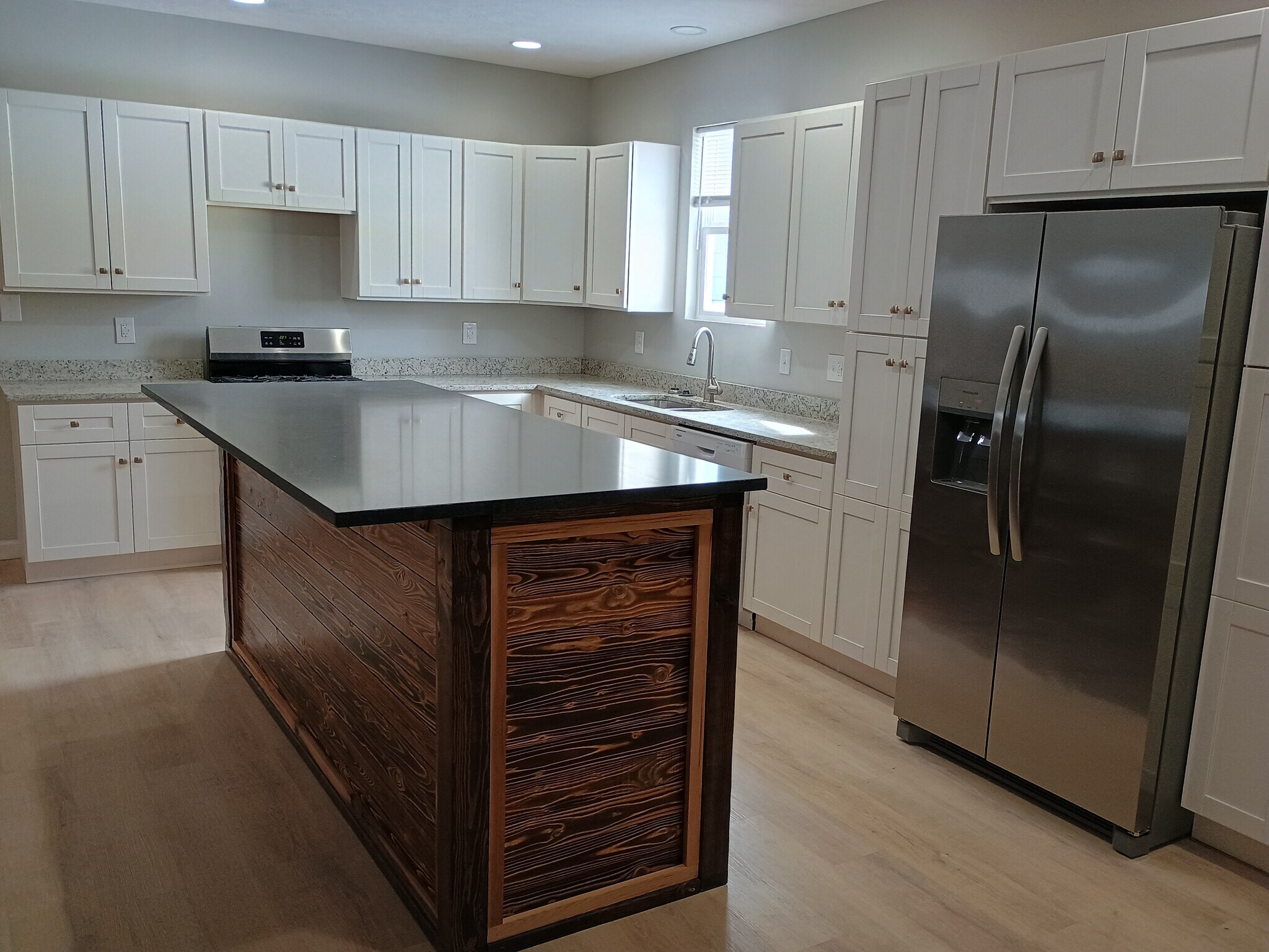 Building Photo - 1618 N Rural St