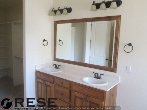 Building Photo - Beautiful Townhouse w attached 2 car garag...
