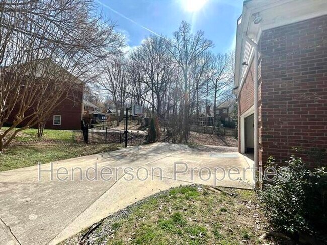 Building Photo - 332 Walnut Point Dr