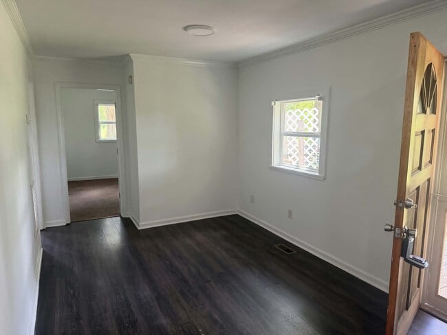Building Photo - 316 Saturn Ln