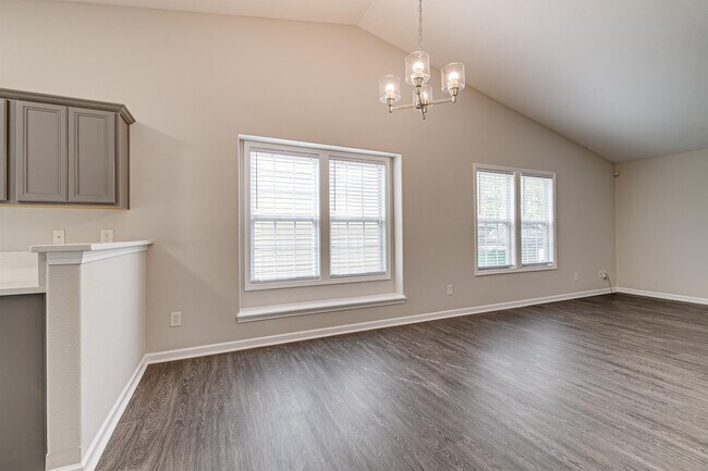 Building Photo - 2723 Oasis Ln