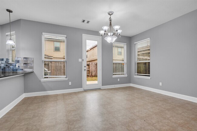 Building Photo - 2707 Volute