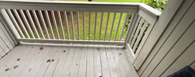 Building Photo - St. Johns 1 bedroom 1 bath in park-like setting.