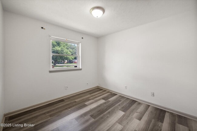 Building Photo - 5417 Cedarwood Dr