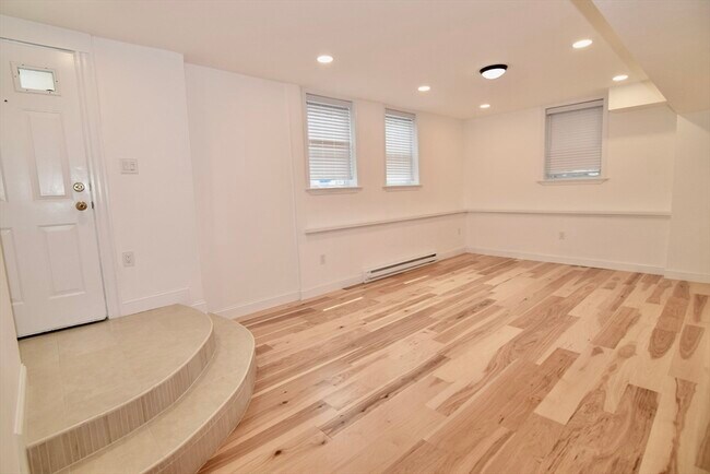 Building Photo - 72 Longwood Ave