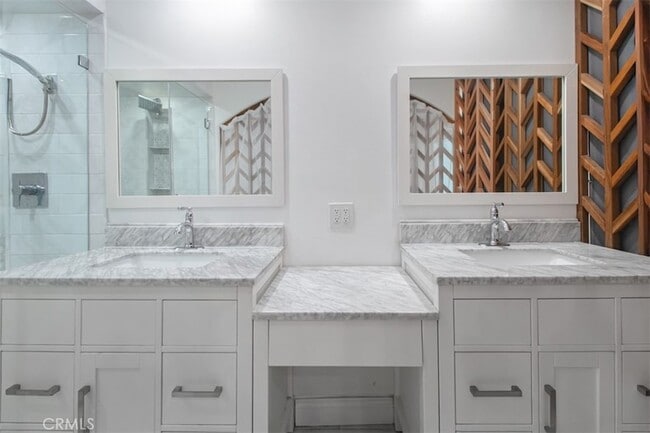 Building Photo - 6059 Vantage Ave