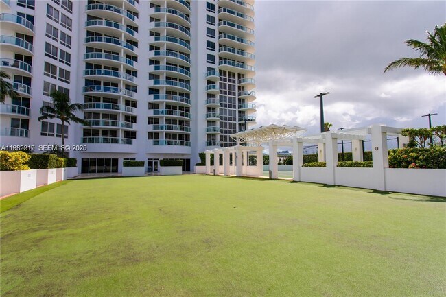 Building Photo - 6365 Collins Ave