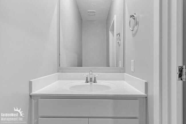 Building Photo - Modern 2Bdm 2.5Ba Home in Central Phoenix!