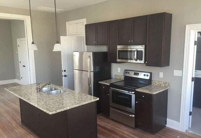 Building Photo - 2025 Venable St