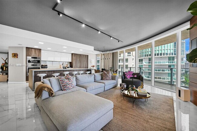 Building Photo - 488 NE 18th St