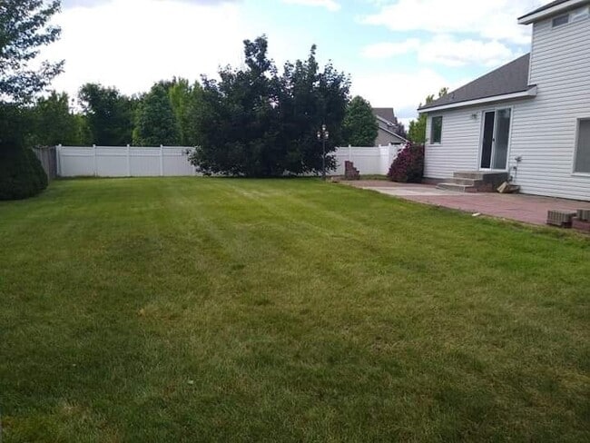 Building Photo - Spacious 4 bedroom 2.5 bedroom home in the Coeur d'Alene.