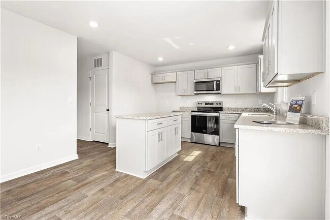 Building Photo - 304 Aspen Place Ct